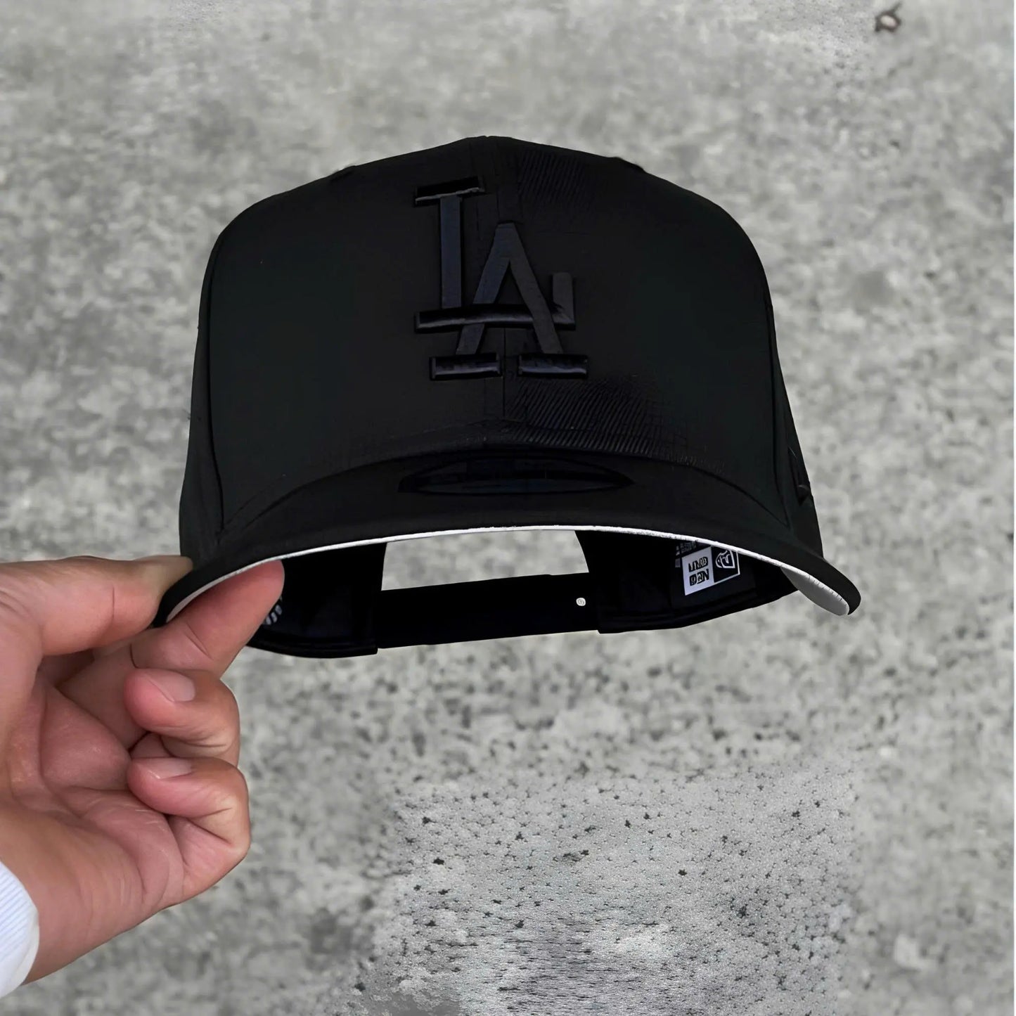 Premium MLB Baseball Fitted Caps - New York & Los Angeles, Flat Peak Design, Vibrant Colors for Streetwear and Sports Enthusiasts